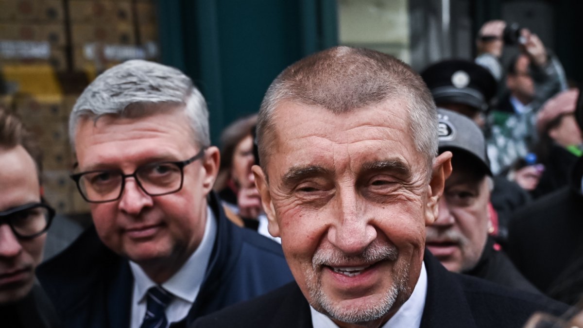 Andrej Babiš si připomíná 17. listopad na Národní třídě v Praze (2024)