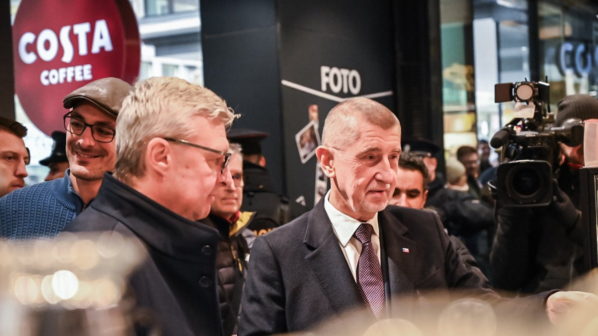 Andrej Babiš si připomíná 17. listopad na Národní třídě v Praze (2024)