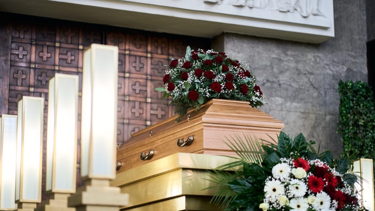 Lidé se ve Strašnicích rozloučili s Jiřím Krampolem. (8.8.2025)