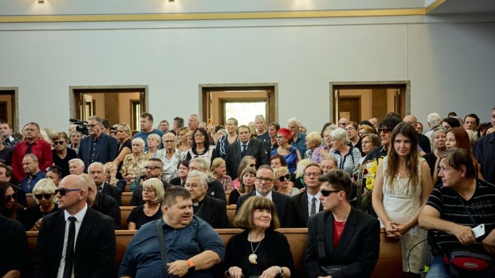 Lidé se ve Strašnicích rozloučili s Jiřím Krampolem. (8.8.2025)