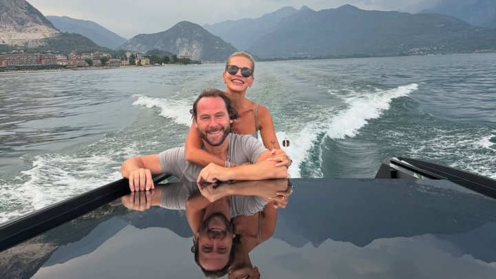 Dara Rolins a Pavel Nedvěd si užívají na italském jezeře. 