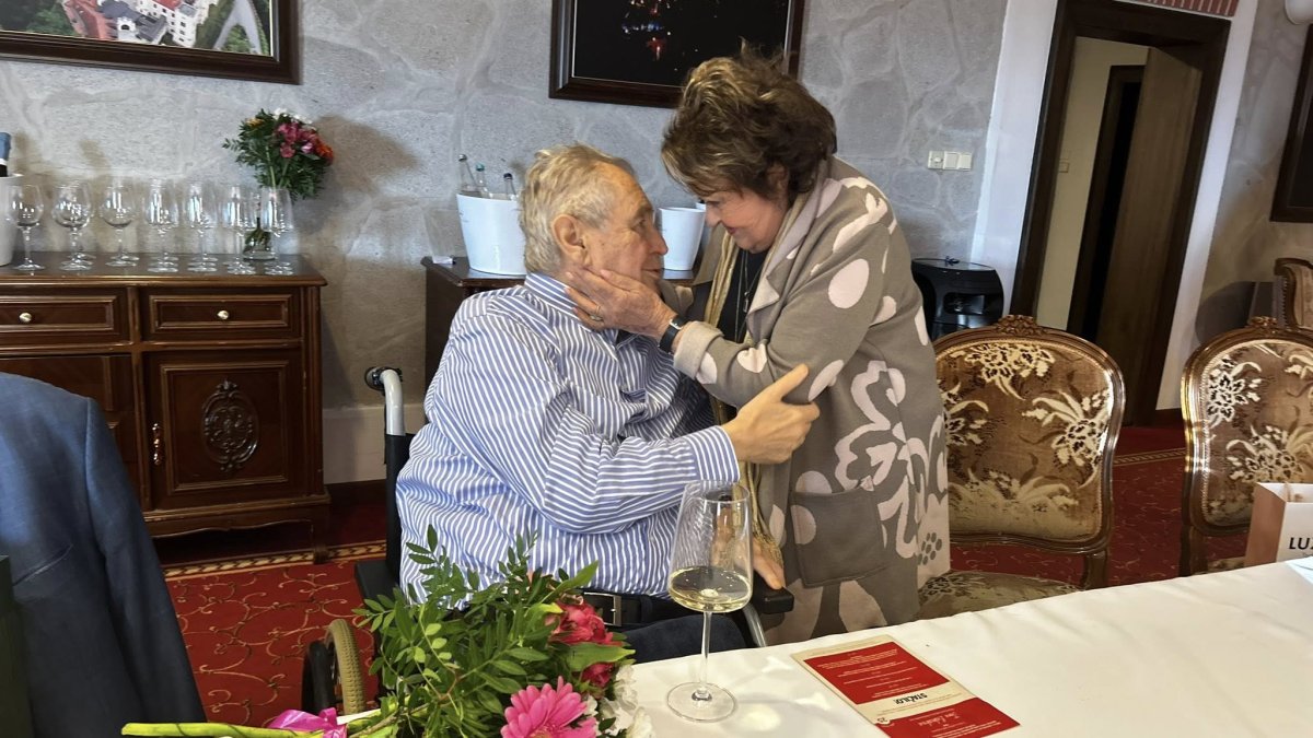 Jiřina Bohdalová přišla poblahopřát Miloši Zemanovi. 