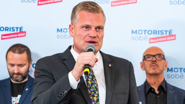 Oto Klempíř (vpravo) ve volebním štábu Motoristů.