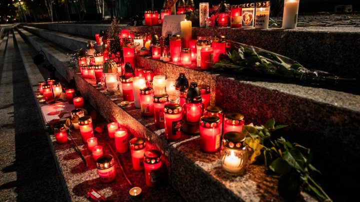 Pietní místo pro Patrika Hezuckého před budovou Evropy 2