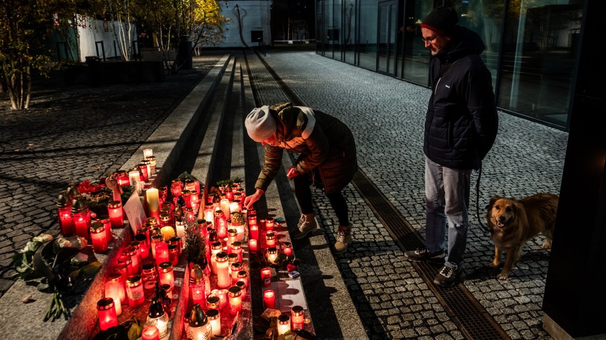 Pietní místo pro Patrika Hezuckého před budovou Evropy 2