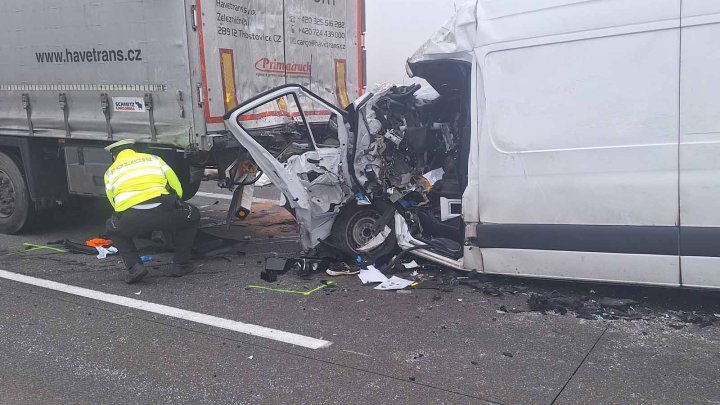 Úterní nehodu na D2 nepřežil známý slovenský zpěvák. (9.11.2025)