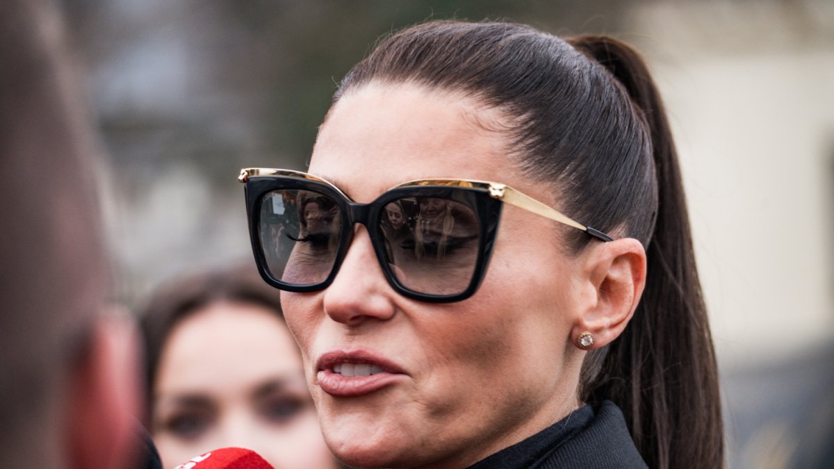 Blízcí a přátelé se rozloučili s moderátorem Patrikem Hezuckým. (12.12.2025)