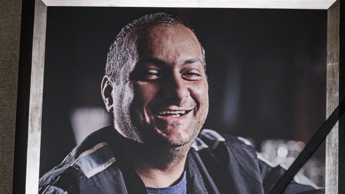 Blízcí a přátelé se rozloučili s moderátorem Patrikem Hezuckým. (12.12.2025)