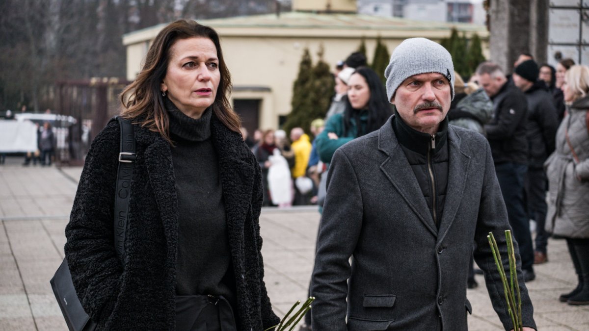 Blízcí a přátelé se rozloučili s moderátorem Patrikem Hezuckým. (12.12.2025)