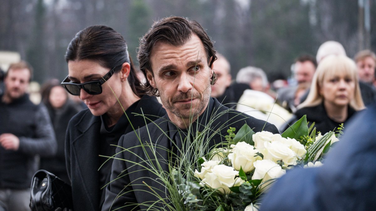 Blízcí a přátelé se rozloučili s moderátorem Patrikem Hezuckým. (12.12.2025)