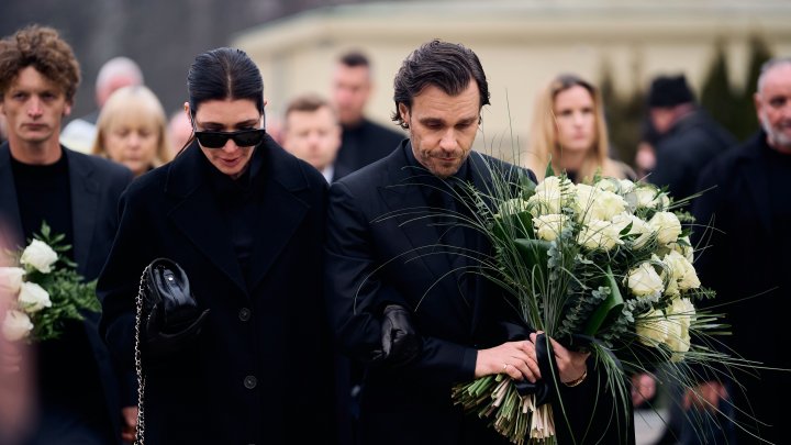 Blízcí a přátelé se rozloučili s moderátorem Patrikem Hezuckým. (12.12.2025)