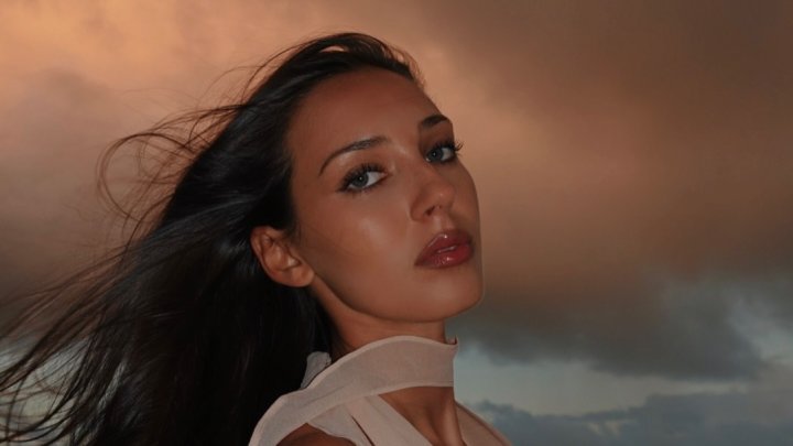 Charlotte Gottová se pochlubila novými fotkami. 