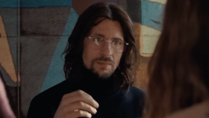 Slovenský herec Juraj Loj má ve filmu Sbormistr hlavní roli. 