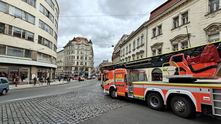Hasiči zasahují u požáru opony v Divadle Komedie. (26.3.2026)