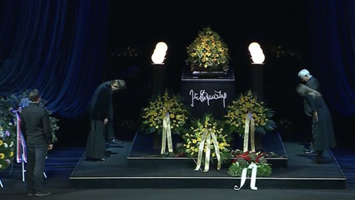 V Národním divadle proběhlo poslední rozloučení s Jiřím Štěpničkou. (20.10.2026)