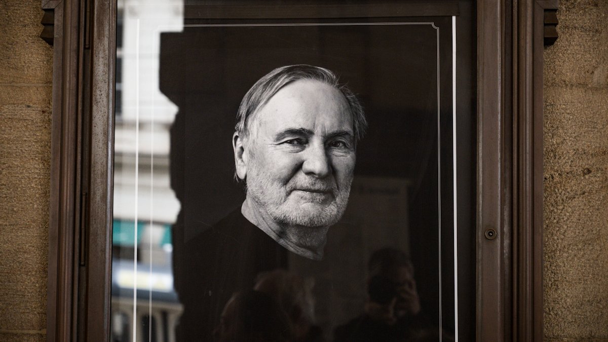 V Národním divadle se lidé rozloučili s Jiřím Štěpničkou. (20.10.2026)