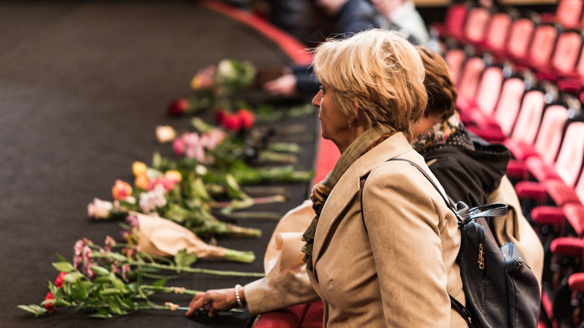 V Národním divadle se lidé rozloučili s Jiřím Štěpničkou. (20.10.2026)