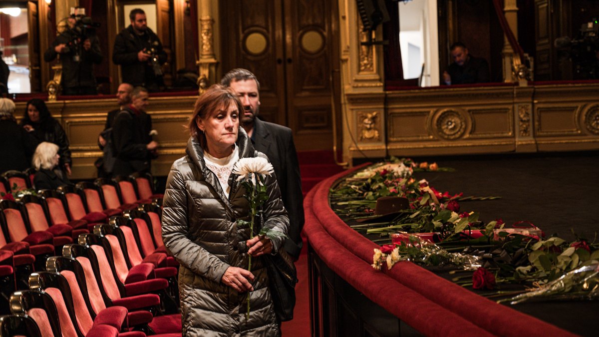 V Národním divadle se lidé rozloučili s Jiřím Štěpničkou. (20.10.2026)
