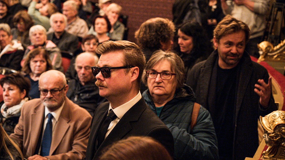 V Národním divadle se lidé rozloučili s Jiřím Štěpničkou. (20.10.2026)